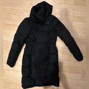 The North Face Women’s 600 Down Metropolis hooded long puffer black XL